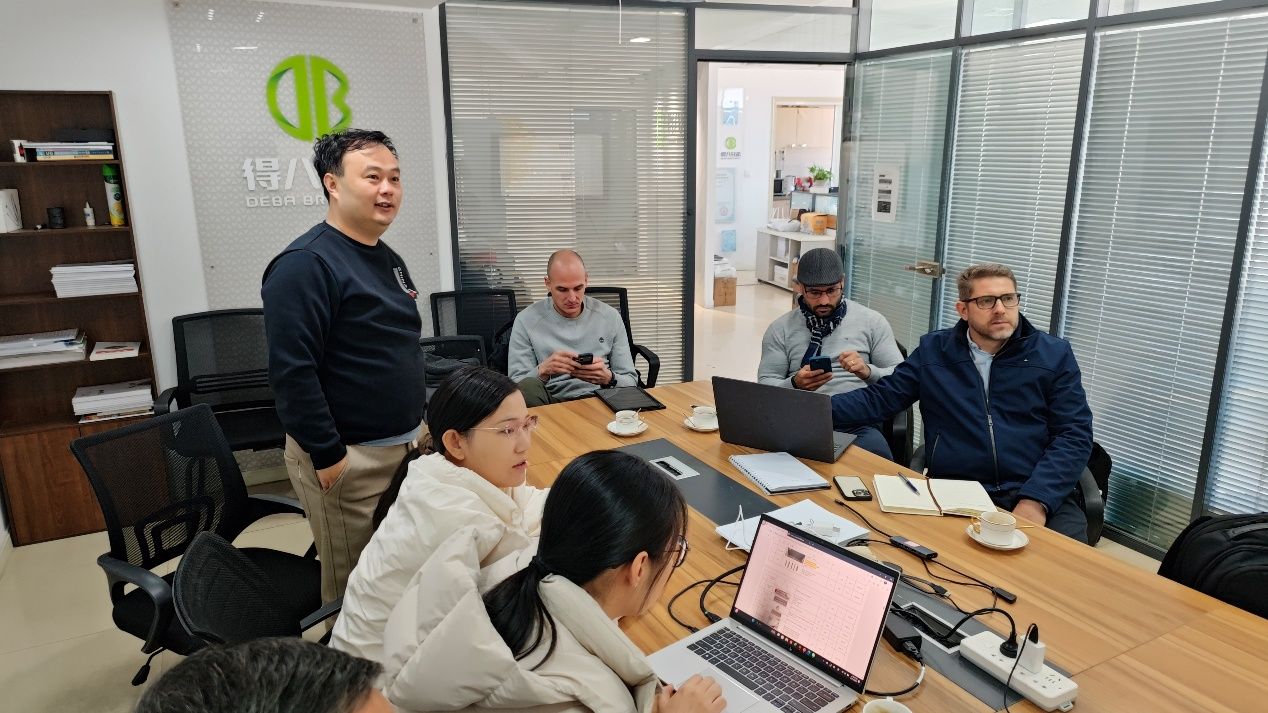 Klien Paraguay Ngunjungi Deba Brothers, Nyetujoni 12,000-Sow Pig Farm Plan lan Kekuwatan Produk